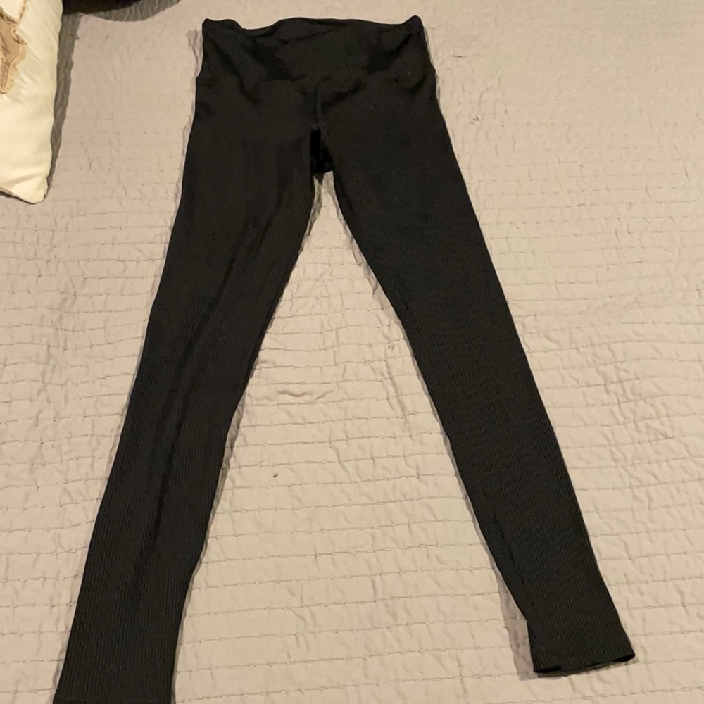 Strut this ribbed leggings